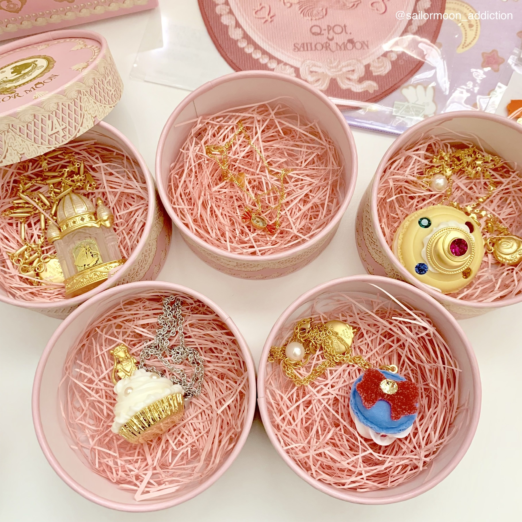 Sailor Moon Fan Club Exclusive Q-Pot Macaron Necklace & Bag Charm Review